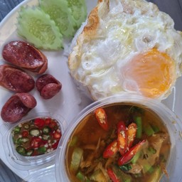 เเกงป่าเนื้อ+ข้าว+กุนเชียง+ไข่ดาว(หรือไข่เจียวโปรดระบุ)