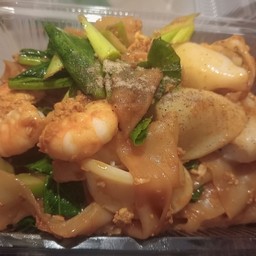 ผัดซีอิ๊วหมูเส้นใหญ่