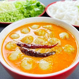 ชุดครอบครัว ขนมจีนน้ำยาปลาช่อนแท้ 4 ท่าน (ไม่มีไข่)