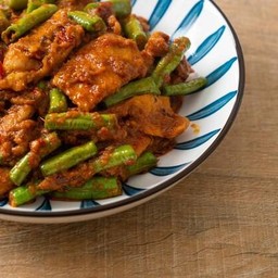 ข้าวผัดพริกแกงหมู