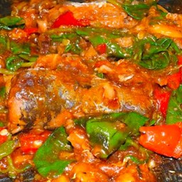 กระเพราปลากระป๋อง