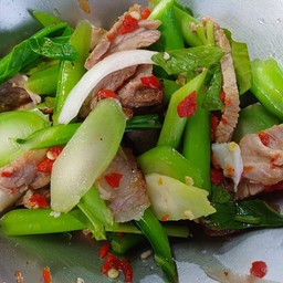 เจ๊บ๋อม ยำแซ่บ บางเสร่