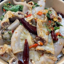 กะเพราไส้อ่อน ราดข้าว