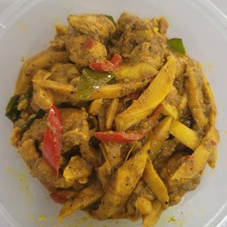 K- 111 หน่อไม้ผัดพริกแกงคั่วไก่ (กับข้าว)