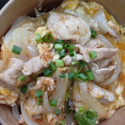 ข้าวหน้าไก่สไตล์ญี่ปุ่น