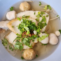 เกาเหลาลูกชิ้นปลาน้ำใส