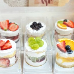 เซ็ทเค้กผลไม้ 6 ชิ้น มีไซมัสคัส ผูกโบว์