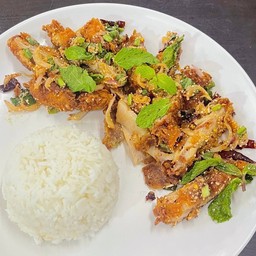 ข้าวหน้าน้ำตกไก่ทอด