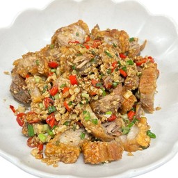 หมูกรอบผัดพริกเกลือ