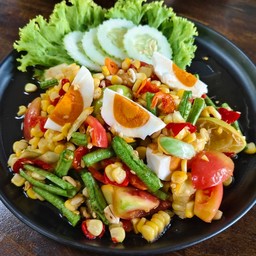 ส้มตำไทยข้าวโพดไข่เค็ม