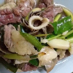 ลวกจิ้มเนื้อ.  น้ำจิ้มขม