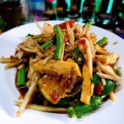 ตำหน่อไม้หมูยอ
