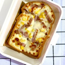 ขนมปังข้าวโพด+แฮม ชีส