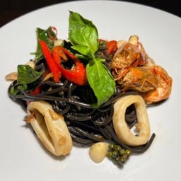 สปาเกตตี้เส้นดำผัดขี้เมาซีฟู้ดส์ 🇹🇭🌶️🦐🦑