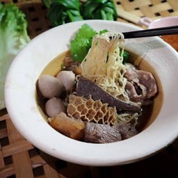 ก๋วยเตี๋ยวเนื้อตุ๋น