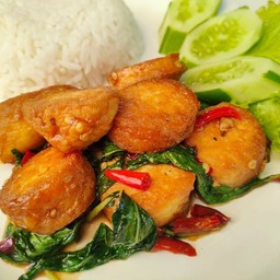 กะเพราเต้าหู้ไข่