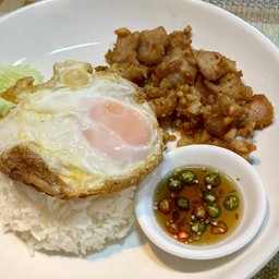 ข้าวหมูทอดกระเทียม