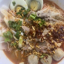 เส้นหมี่ขาวต้มยำเนื้ิอ