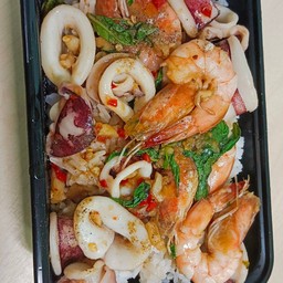 กะเพราทะเลราดข้าว