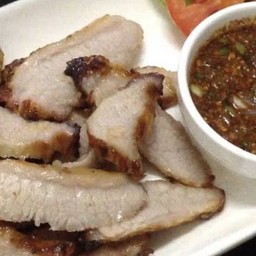 คอหมูย่าง+น้ำจิ้มแจ่ว (นัมเบอวันเด้อออขอบอก)