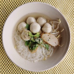 ก๋วยเตี๋ยวลูกชิ้นปลา น้ำใส