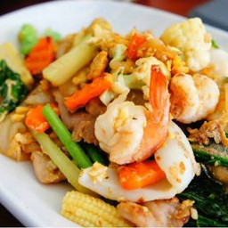 ผัดซีอิ๊วกุ้ง-ทะเล-รวมมิตร