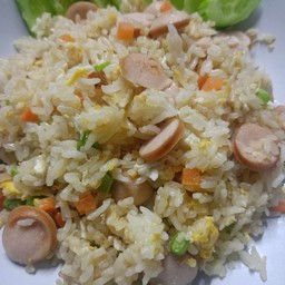 ข้าวผัดใส้กรอก
