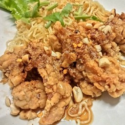 คลุกต้มยำแห้ง ไก่กรอบ