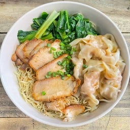 บะหมี่เกีี๊ยวหมูแดงพิเศษ!!