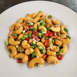 ยำเม็ดมะม่วงหิมพานต์