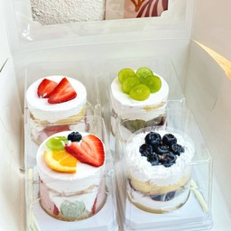 เซ็ทเค้กผลไม้ 4 ชิ้น  มีไซมัสคัส ผูกโบว์