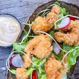 สลัดกุ้งทอด