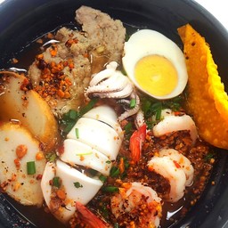 ก๋วยเตี๋ยวต้มยำทะเลรวมเหล่าทัพ