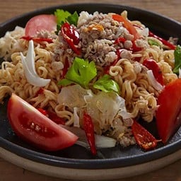 ยำมาม่าหมูสับ