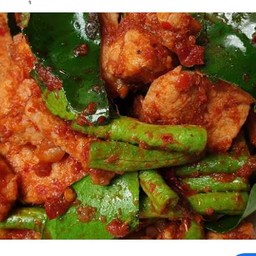 ผัดพริกแกงหมู+ไข่ดาว