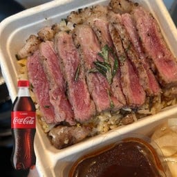 [อร่อยซ่ากับโค้ก] ข้าวผัดมันเนื้อ + เนื้อสันนอก +  โค้ก ออริจินัล (ขวด)