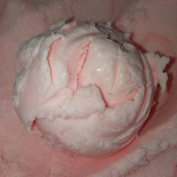 ไอศครีมสตรอเบอรี่ปั่น