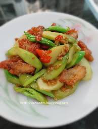 ผัดคะน้าไก่