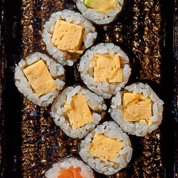 ข้าวห่อสาหร่ายไส้ไข่หวาน