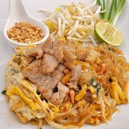 ผัดไทยทรงเครื่อง หมูหมัก