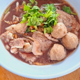ก๋วยเตี๋ยวเนื้อสด พิเศษ