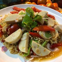 ยำมาม่าหมูยอ