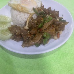 กระเพราเนื้อตุ๋น