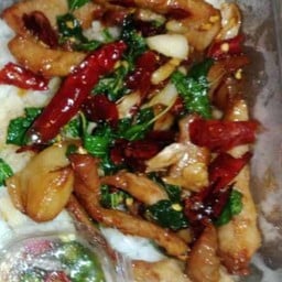 กระเพาะหมูแดดเดียวราดข่าว