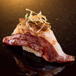 ข้าวปั้นหน้าวากิว กุ้งหวาน ฟัวกราส์