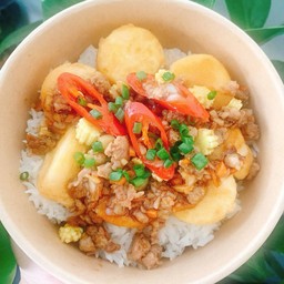 ข้าวเต้าหู้ไข่ทรงเครื่องหมูสับ
