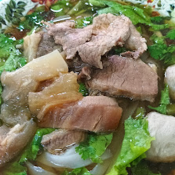 ก๋วยเตี๋ยวรวม พิเศษ(ชิ้น+เปื่อย+เอ็น)