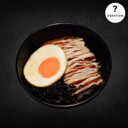 ข้าวหน้าไก่กรอบสไปซี่มาโย + ไข่