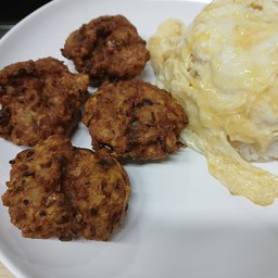 ข้าวหมูก้อนทอด