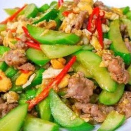แตงกวาผัดไข่หมูสับ